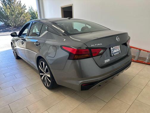2021 Nissan Altima SR FWD
