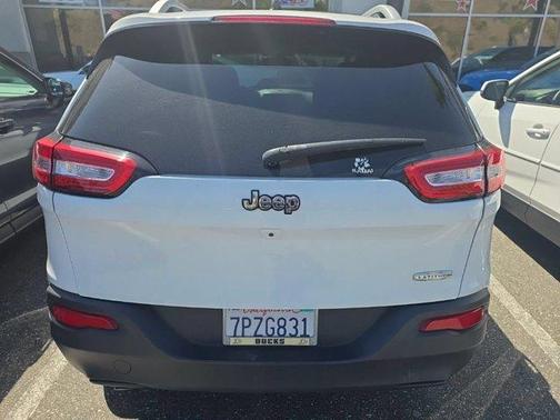 Bright White Clearcoat 2016 Jeep Cherokee Latitude