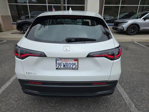 Platinum White 2023 Honda HR-V LX