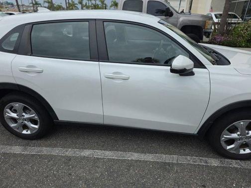 Platinum White 2023 Honda HR-V LX
