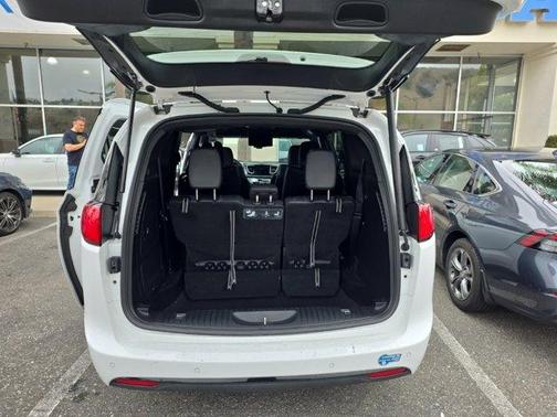 2020 Chrysler Pacifica Hybrid Touring L