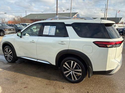 2024 Nissan Pathfinder Platinum
