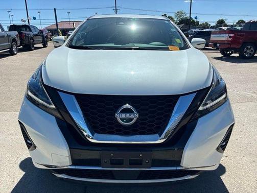 White 2023 Nissan Murano SL