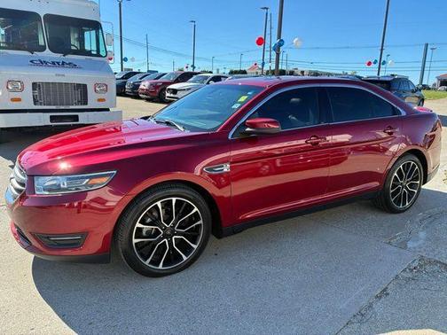 2018 Ford Taurus SEL