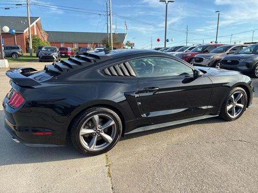 2021 Ford Mustang EcoBoost