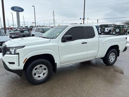 2022 Nissan Frontier S