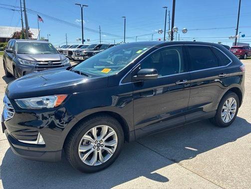 Agate Black Metallic 2022 Ford Edge Titanium