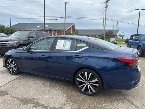 2022 Nissan Altima 2.0 SR