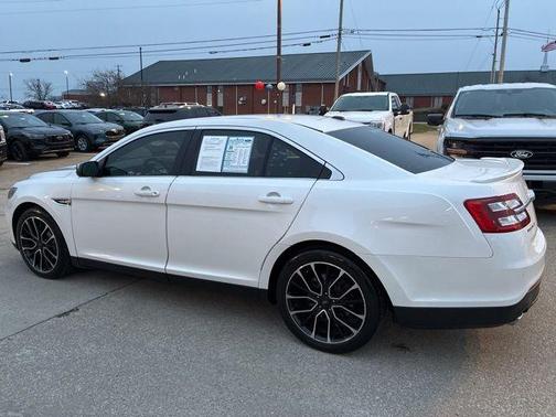 2017 Ford Taurus Limited