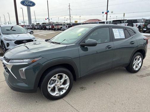 2025 Chevrolet Trax LS