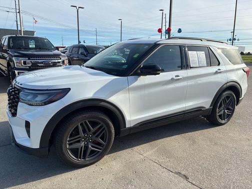 Star White 2025 Ford Explorer ST