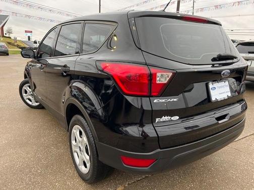 Photo 5 of 13 of 2019 Ford Escape S