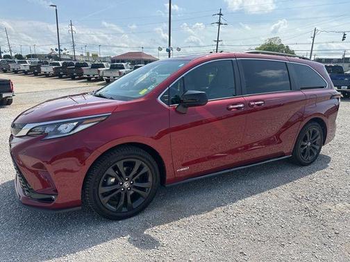 2021 Toyota Sienna XSE 7 Passenger