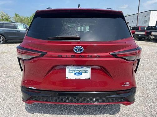 2021 Toyota Sienna XSE 7 Passenger