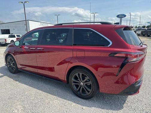 2021 Toyota Sienna XSE 7 Passenger