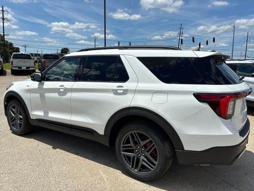 Star White 2026 Ford Explorer ST-Line