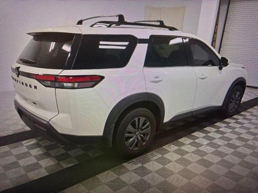 2022 Nissan Pathfinder SV