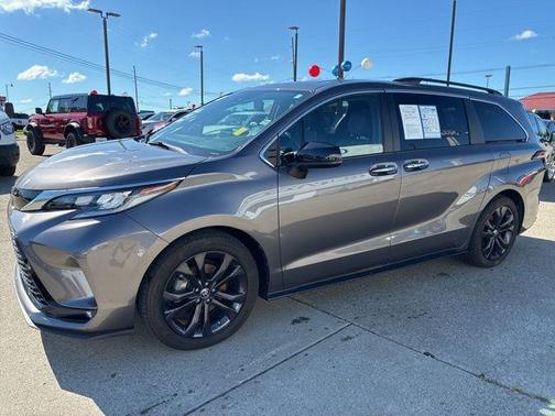 2022 Toyota Sienna XSE 7 Passenger