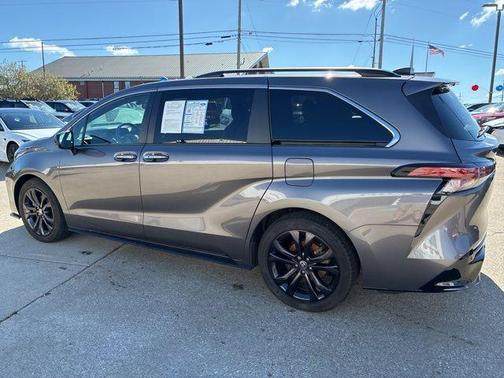 2022 Toyota Sienna XSE 7 Passenger