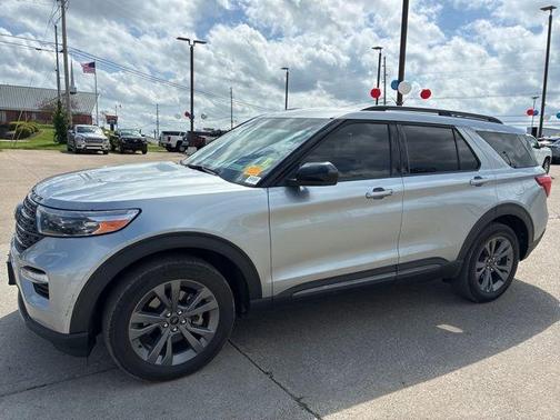 Iconic Silver Metallic 2022 Ford Explorer XLT