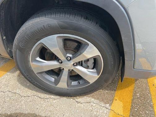 Sting Gray Clearcoat 2019 Jeep Cherokee Limited