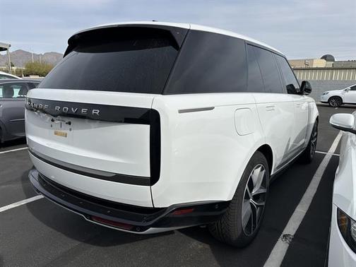 2025 Land Rover Range Rover P550e SE