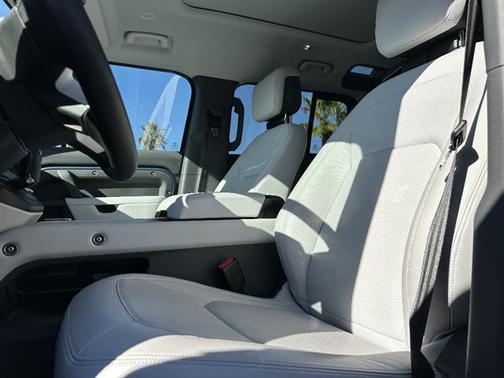 2025 Land Rover Defender P400 X-Dynamic SE