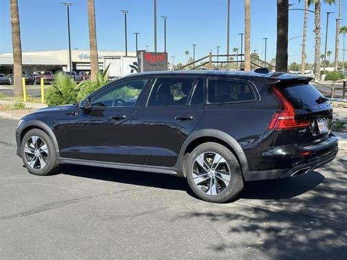 2021 Volvo V60 Cross Country T5