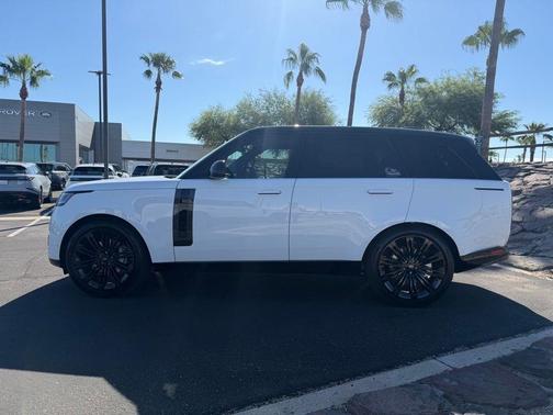 Fuji White 2027 Land Rover Range Rover SE