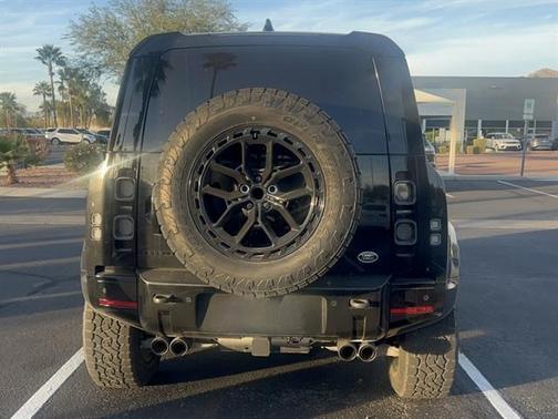 2023 Land Rover Defender 90 V8