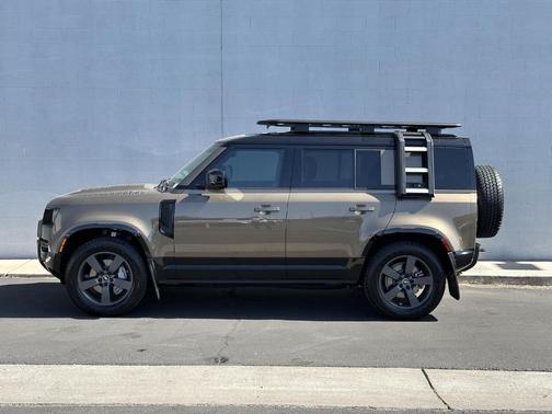 2025 Land Rover Defender P400 X-Dynamic SE