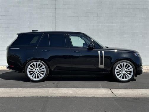 2025 Land Rover Range Rover P530 SE
