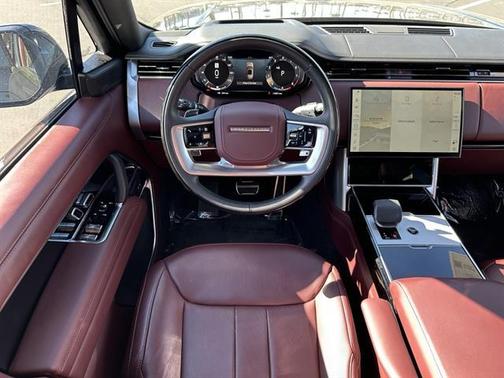 2025 Land Rover Range Rover P530 SE