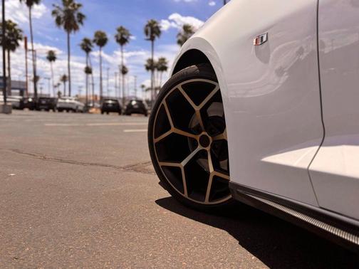 Summit White 2019 Chevrolet Camaro 2SS