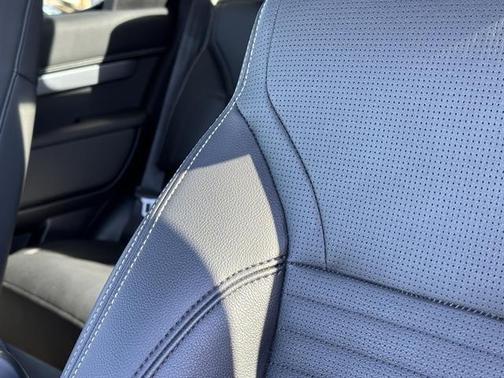 2025 Land Rover Discovery P360 Dynamic SE