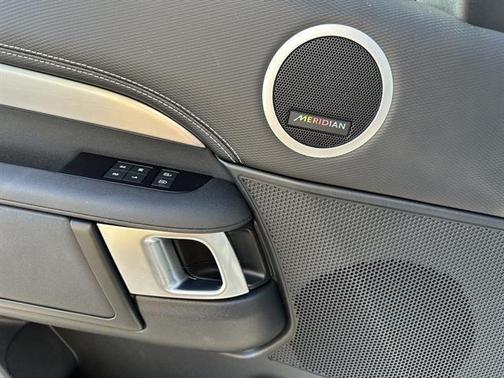 2025 Land Rover Discovery P360 Dynamic SE