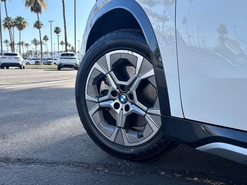 Alpine White 2025 BMW X1 xDrive28i