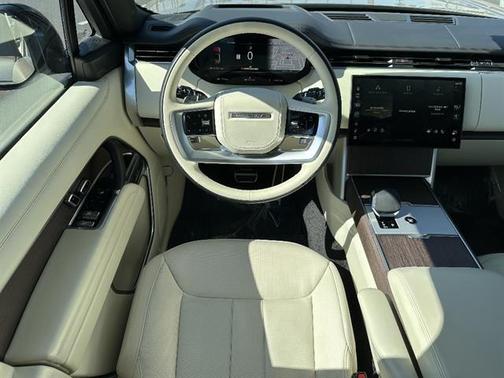 2025 Land Rover Range Rover P400 SE
