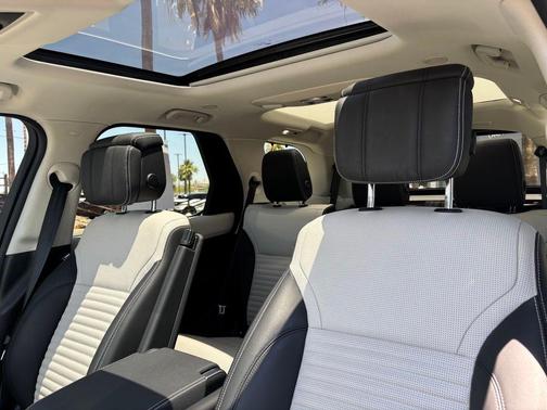 Varesine Blue 2025 Land Rover Discovery P360 Dynamic SE