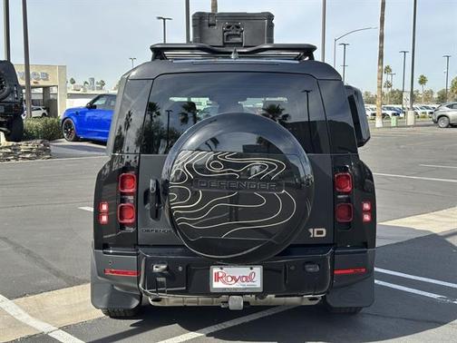 2023 Land Rover Defender SE