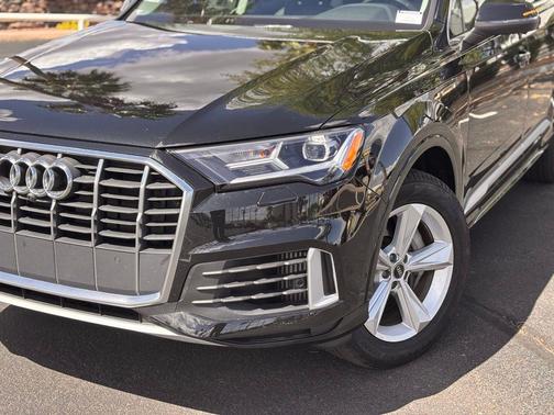 Mythos Black Metallic 2022 Audi Q7 55 Premium