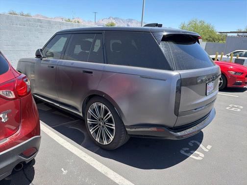 Santorini Black 2023 Land Rover Range Rover P530 SE