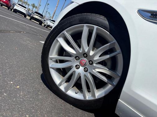 Polaris White 2016 Jaguar XF 35t Prestige