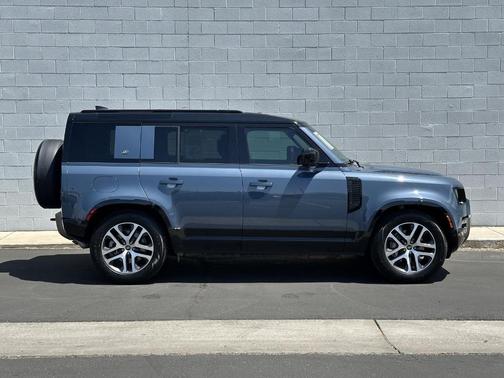 2024 Land Rover Defender P400 X-Dynamic SE