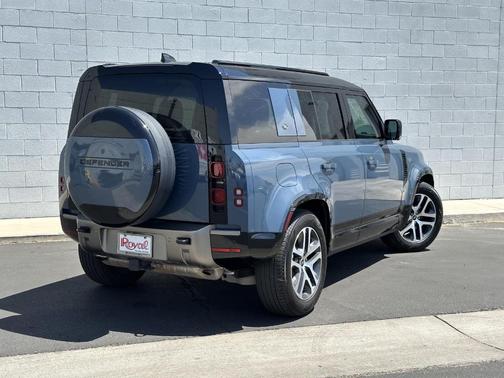 2024 Land Rover Defender P400 X-Dynamic SE