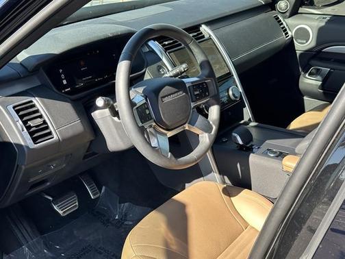 2024 Land Rover Discovery P300 Dynamic SE