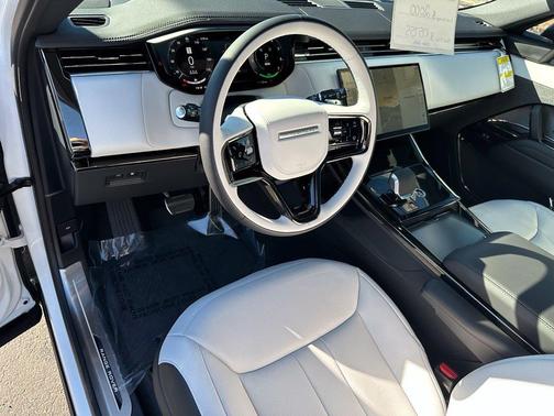 Ostuni Pearl White 2026 Land Rover Range Rover Sport P460e Dynamic SE