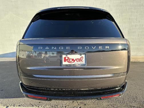 2025 Land Rover Range Rover P530 SE