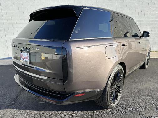 2025 Land Rover Range Rover P530 SE