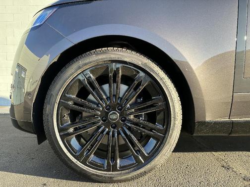 2025 Land Rover Range Rover P530 SE